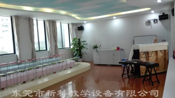 <a href='http://m.jinfengmiye.com/chanpin/58-1.html' target='1' style='font-size:18px; font-weight:bold; color:#000000;'>音樂功能室</a>