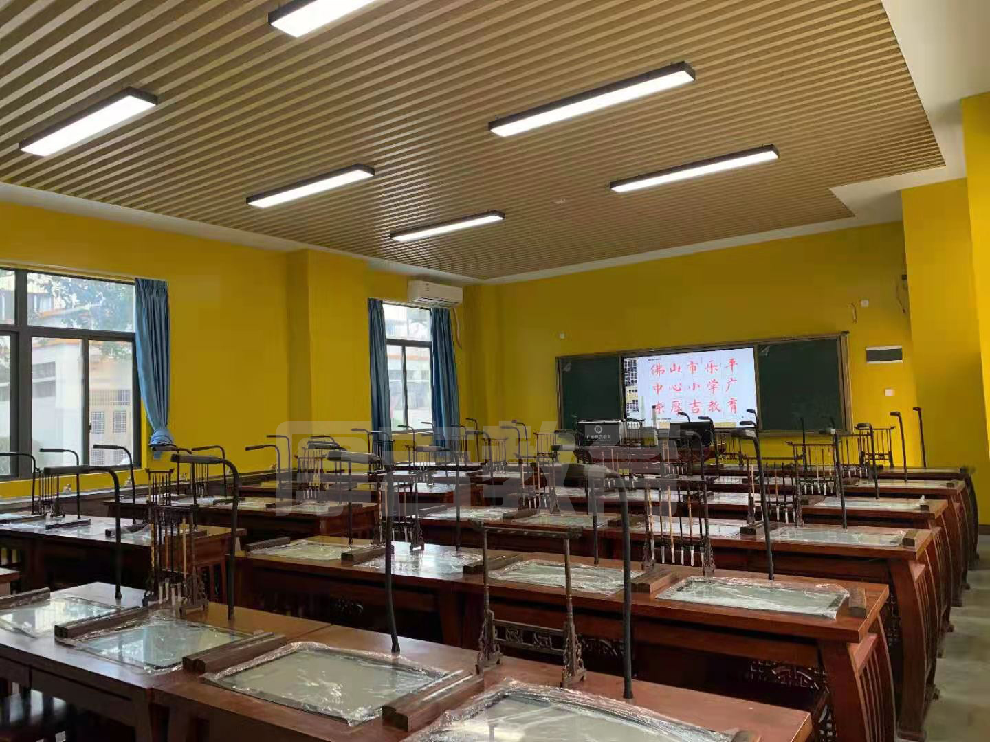 智慧<a href='http://m.jinfengmiye.com/chanpin/57-1.html' target='1' style='font-size:18px; font-weight:bold; color:#000000;'>書法室</a>