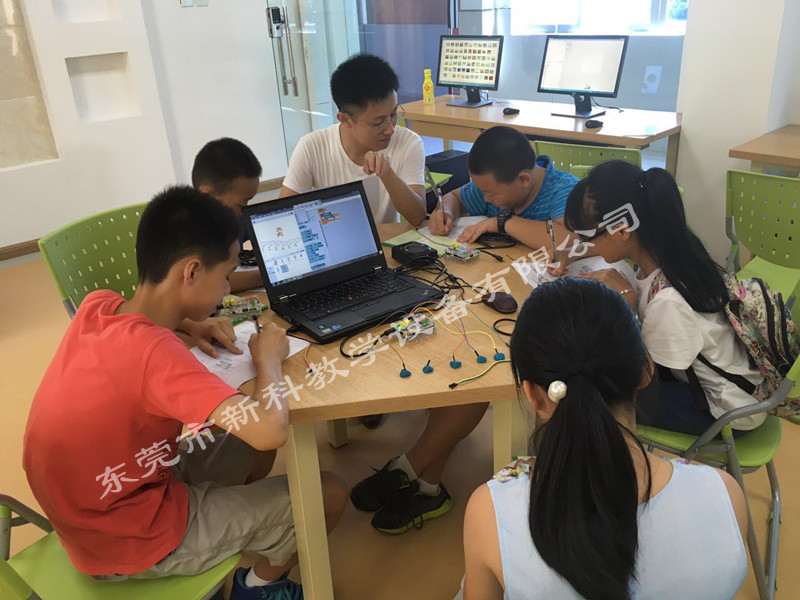 <a href='http://m.jinfengmiye.com' target='1' style='font-size:14px; font-weight:bold; color:#0080ff;'>創(chuàng)客實驗室</a>