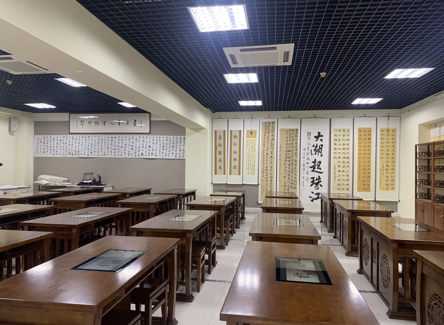 <a href='http://m.jinfengmiye.com/chanpin/57-1.html' target='1' style='font-size:18px; font-weight:bold; color:#000000;'>書(shū)法室</a>