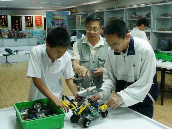 <a href='http://m.jinfengmiye.com/chanpin/60-1.html' target='1' style='font-size:18px; font-weight:bold; color:#000000;'>機(jī)器人功能室</a>