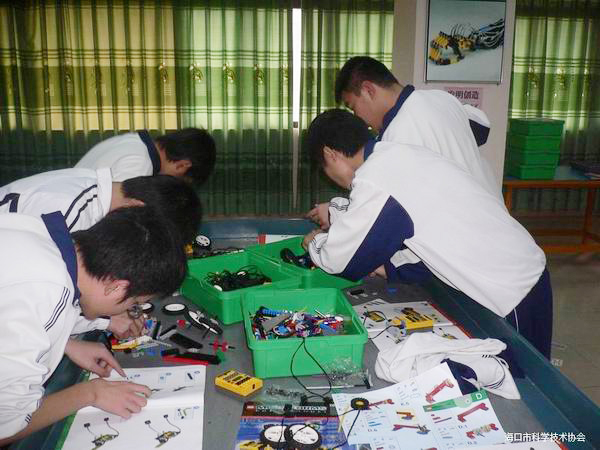 <a href='http://m.jinfengmiye.com/chanpin/60-1.html' target='1' style='font-size:18px; font-weight:bold; color:#000000;'>機(jī)器人功能室</a>2